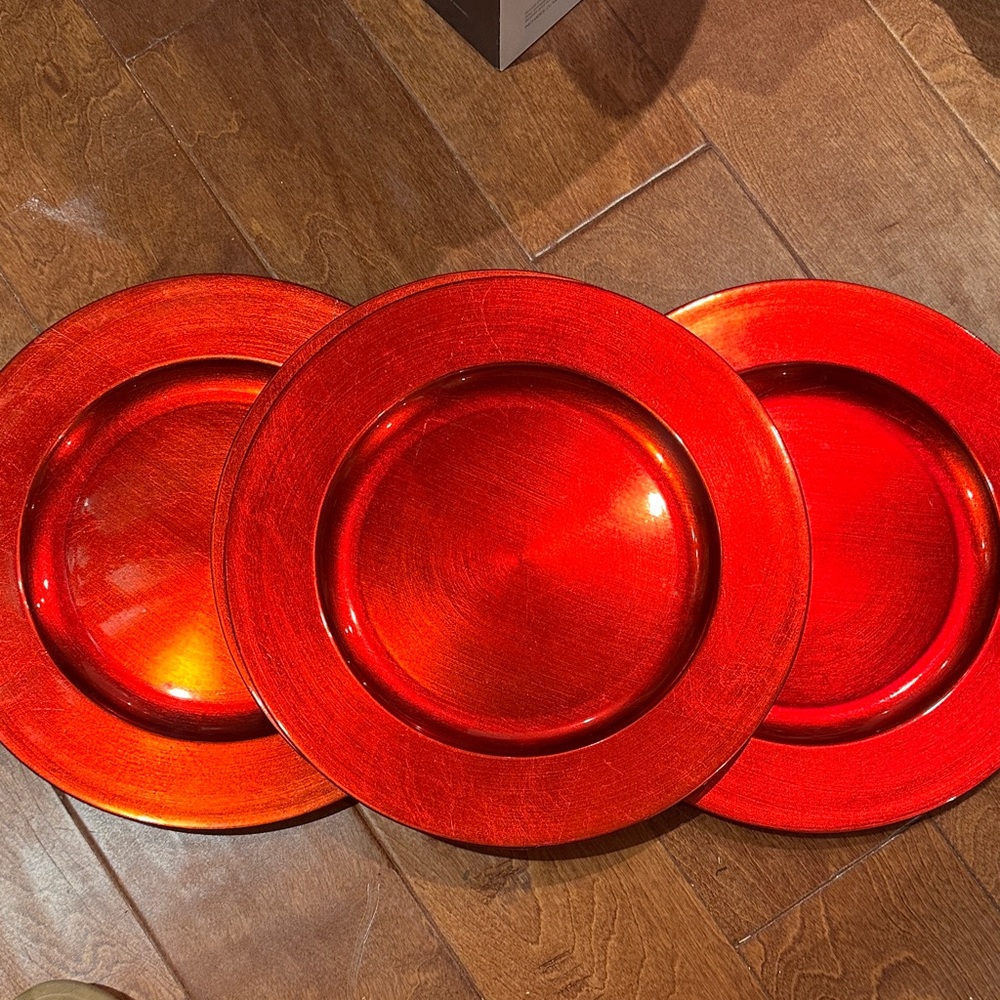 Elegant Plastic Charger Plates